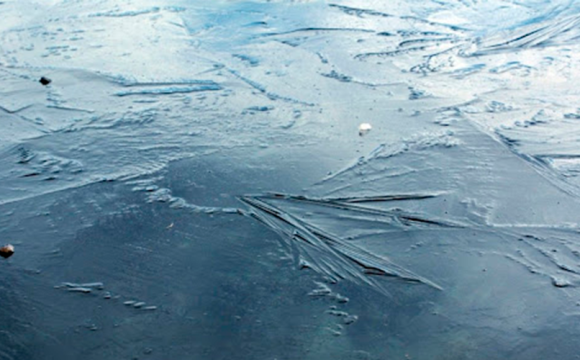 Лед и вода таят опасности