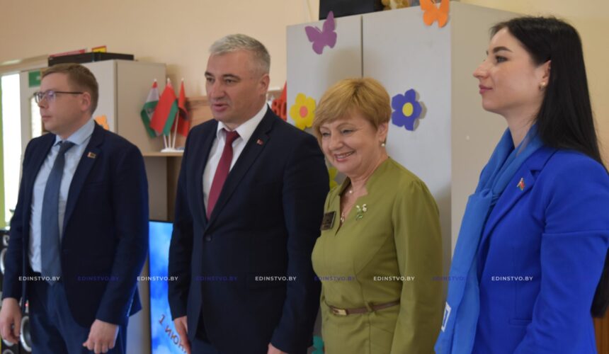 16-9-2048x1365 Представители районной и областной прокуратуры с подарками посетили Борисовский дом ребенка