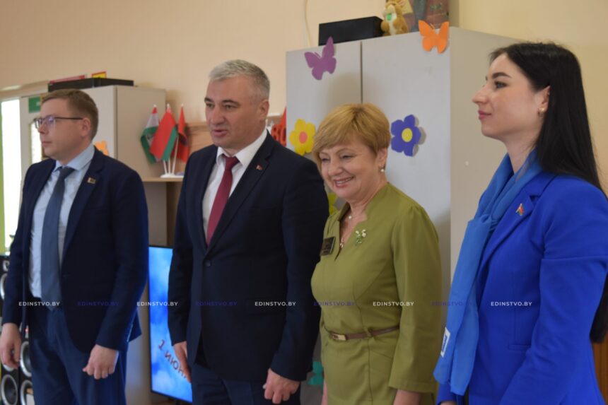 Представители районной и областной прокуратуры с подарками посетили Борисовский дом ребенка