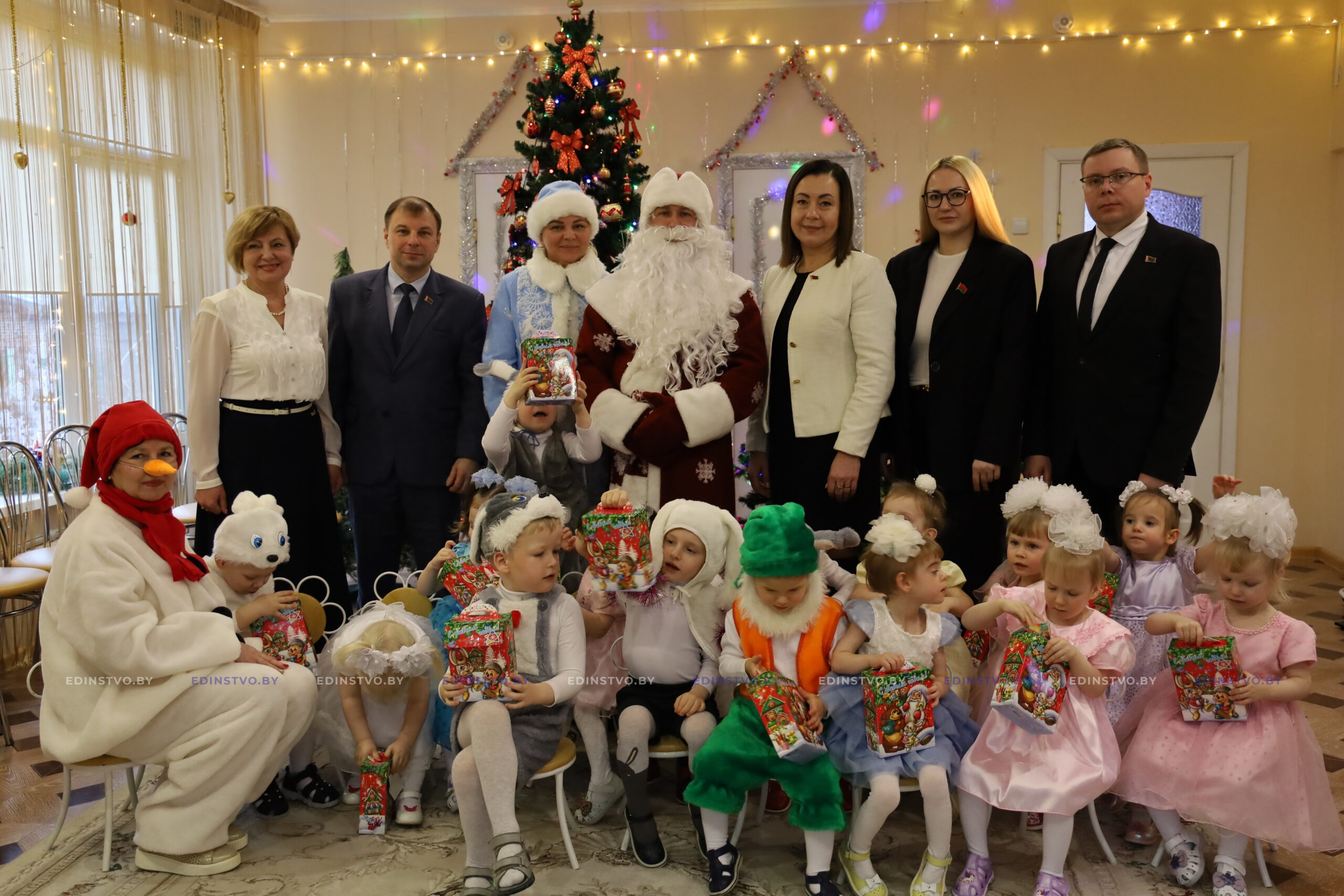 В рамках акции «Наши дети» представители районной и областной прокуратуры посетили Борисовский дом ребенка