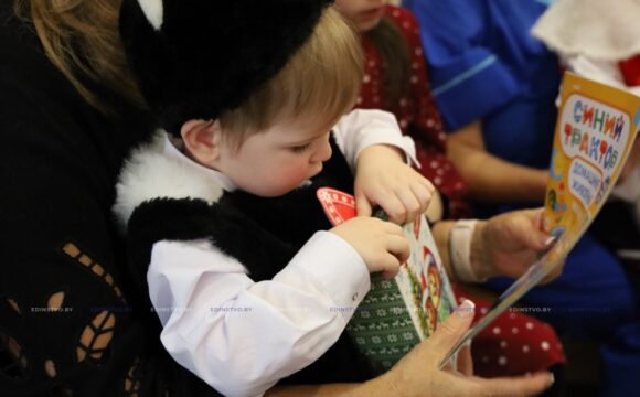 Чудеса под Новый год. Борисовский специализированный дом ребенка с подарками посетили гости