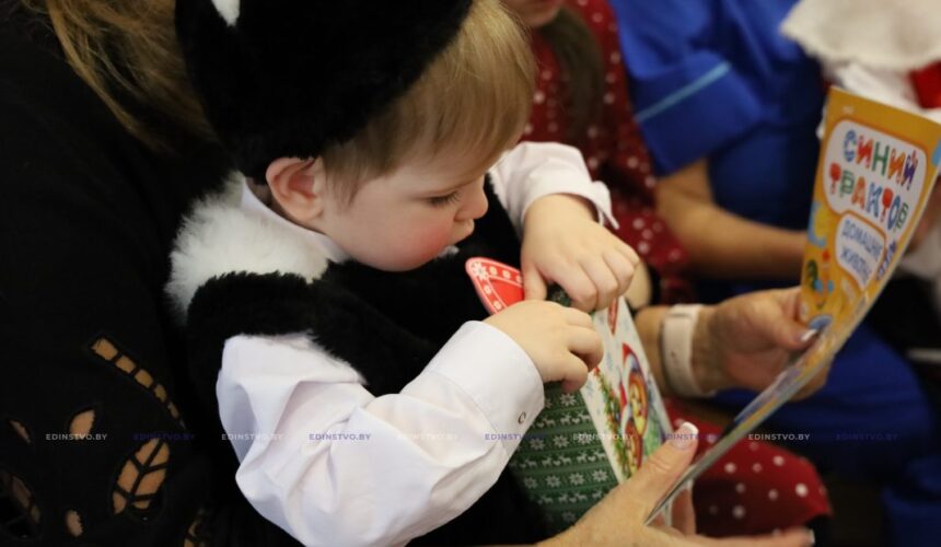 Чудеса под Новый год. Борисовский специализированный дом ребенка с подарками посетили гости