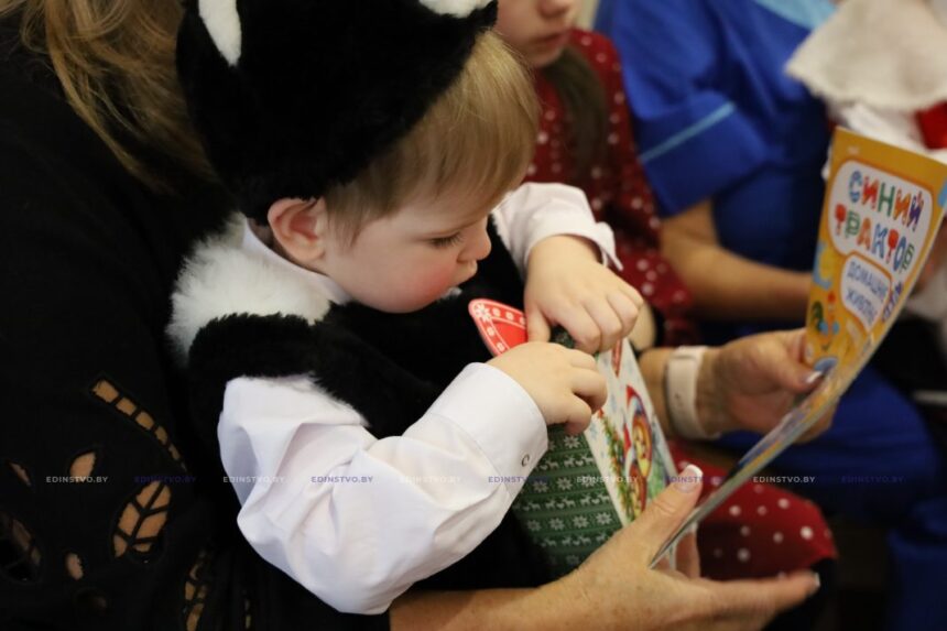 Чудеса под Новый год. Борисовский специализированный дом ребенка с подарками посетили гости